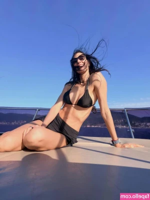 Sheilla Castro [ sheilla-castro ] - I think this should be considered acceptable women's fashion don't