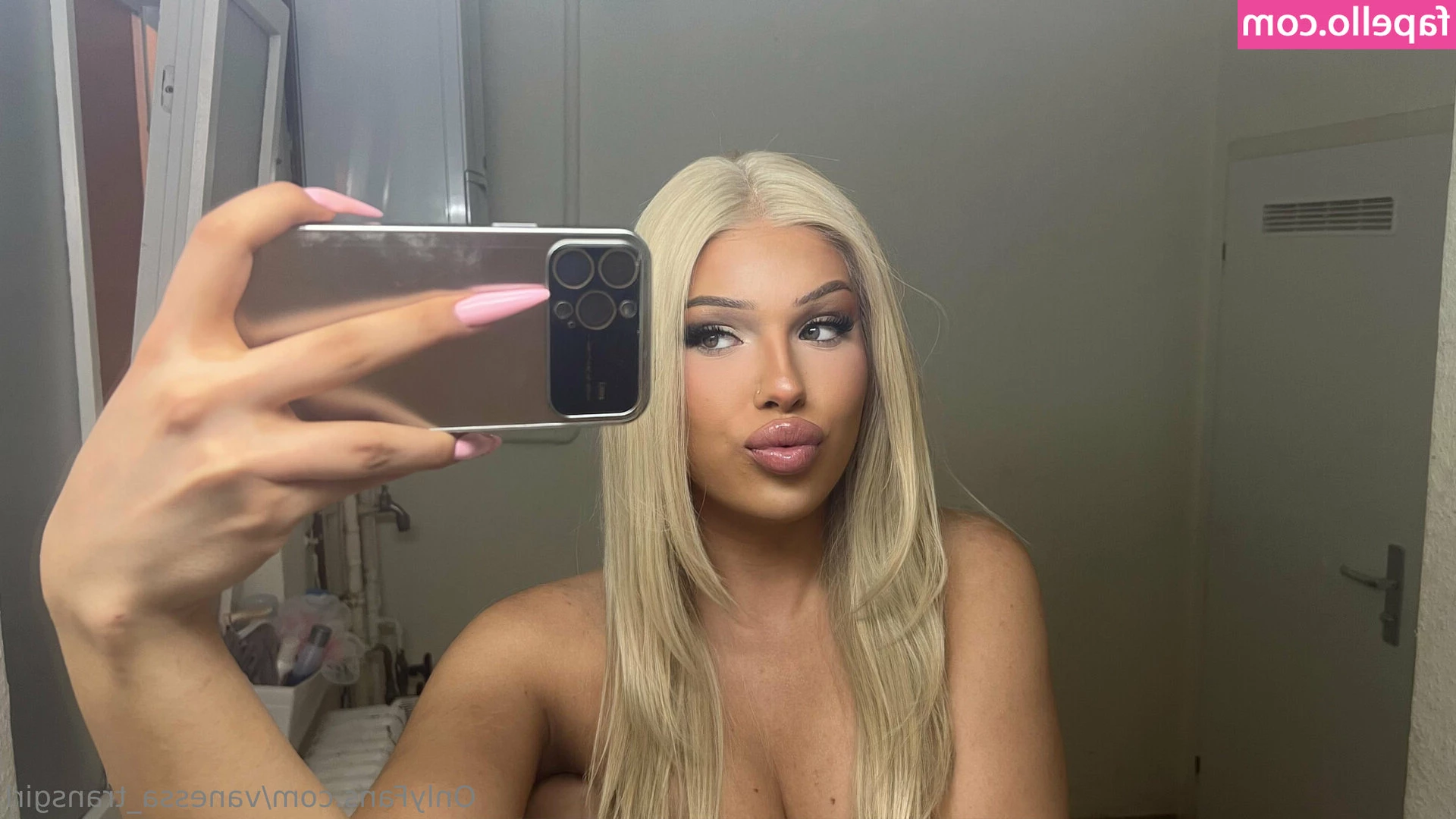 vanessa_transgirl [ vanessa-transgirl ] - Would you SMASH or PASS        cookieallure       cookieallurexx    ad