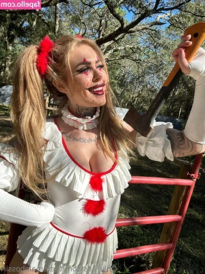 Thefemalebossofficial [ thefemalebossofficial-3 ] - today suck my dick and smoke cigarette at the same time
