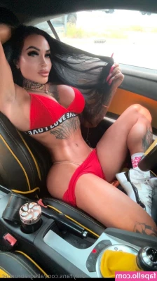 allegrabrunnet - Horny at the gym