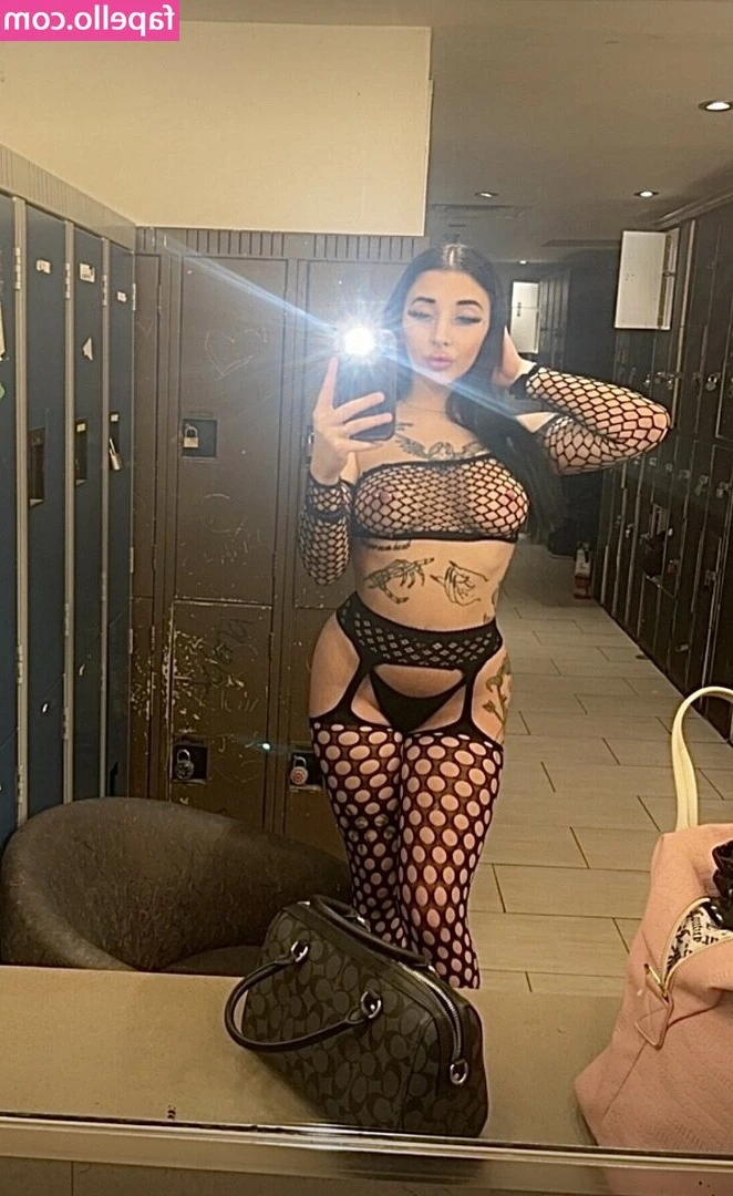 callmelasexy - Does this lingerie make my butt look good