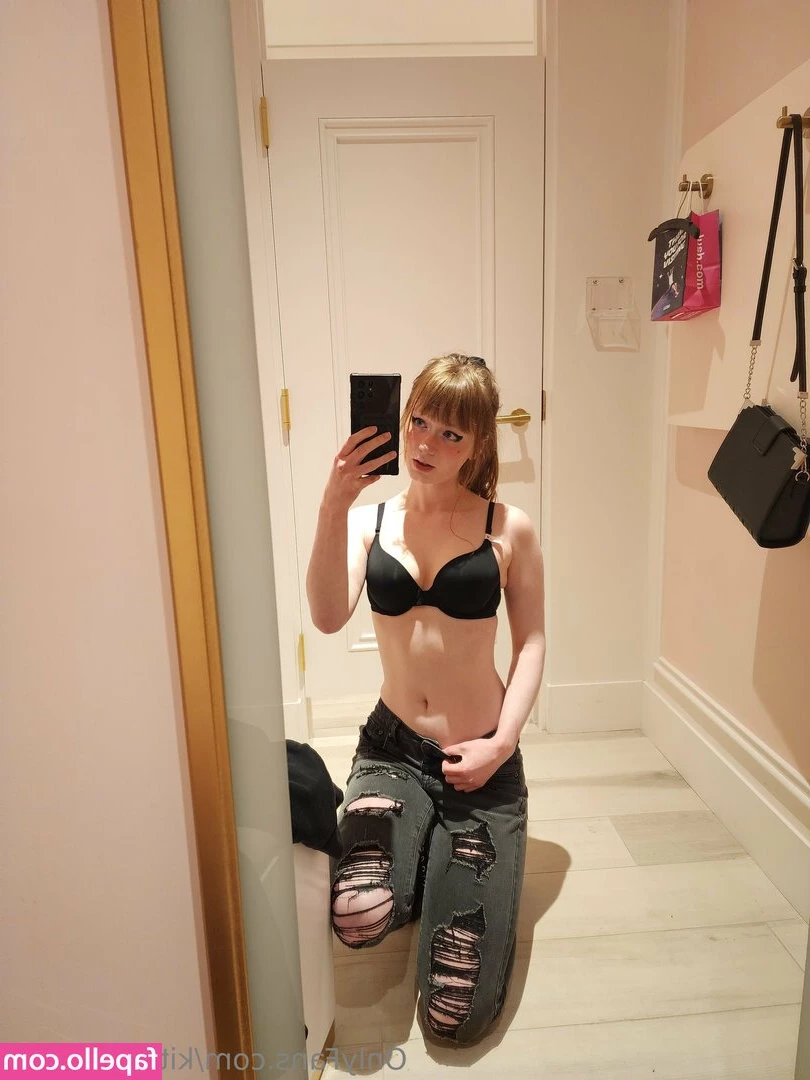 kitsuneelda - New contest  Pretty please vote A for me   Screenshot and message me