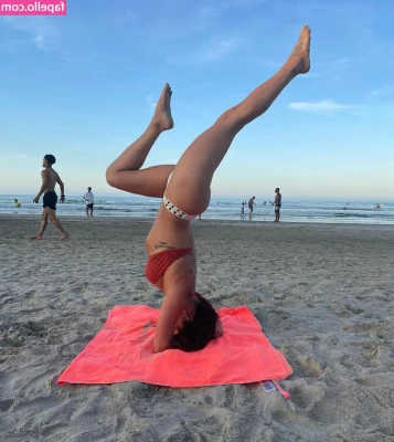 Priscila Sol [ priscila-sol ] - Just showing my neighbors what I had to do to get these beads