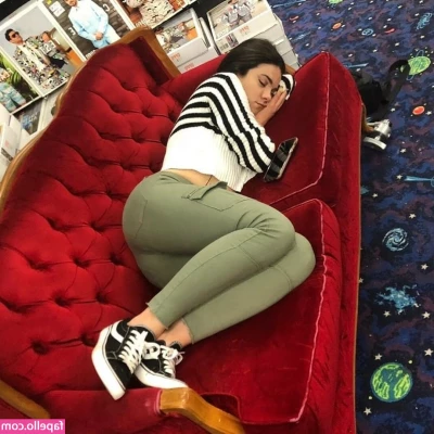 Lauren Lavera [ lauren-lavera ] - A única opção nesse calor é dormir peladinha mesmo