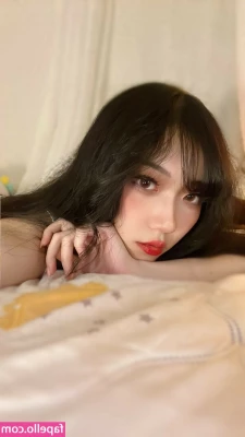 glihttr - Shikimori-chan plays with his big 12 Inch cock