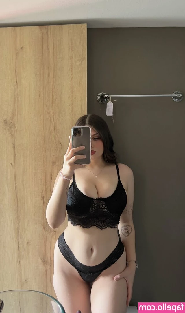 angeluniverse - My booty look good in the sunlight