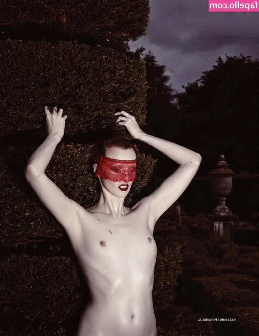 Karen Elson [ karen-elson ] - Today is a comfy day  not going out  simple outfit to stay home  lt 3