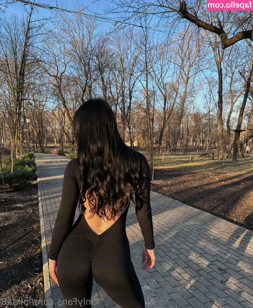 lollaa8 - Who’s going down? 🖤