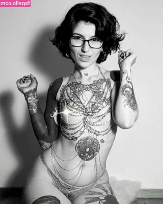 Natalie Winz [ natalie-winz ] - Going through my content from Exxxotica, watch for more throughout