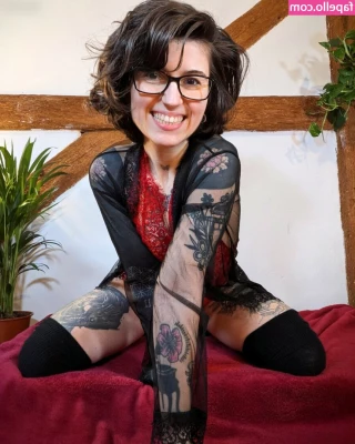 Natalie Winz [ natalie-winz ] - Couldn t wait to take it off