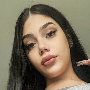 Camila Holguiin