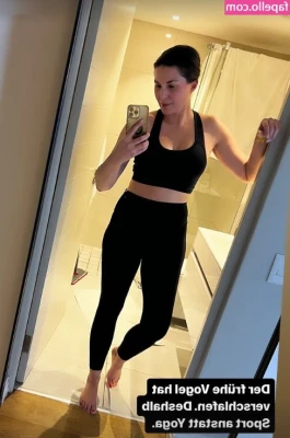 Vanessa Blumhagen [ vanessa-blumhagen ] - Yummy