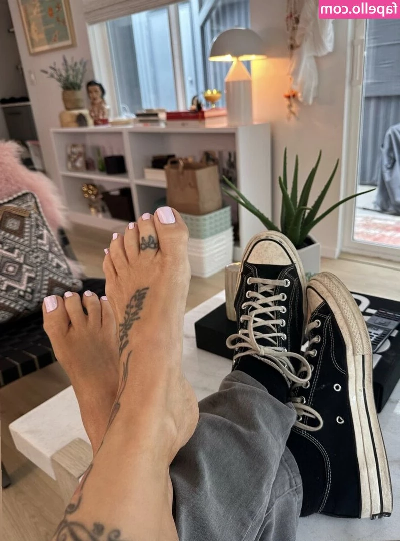 Tish Cyrus [ tish-cyrus ] - You wanna push your cock in me I m wet and warm