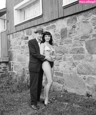 Bettie Page [ bettie-page ] - wonder what I’m up to? 😎 vid is in your inbox!