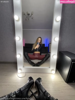 Olga Chulitskaya [ olga-chulitskaya ] - These are all just behind the scenes of outfit 2 of my last shoot 