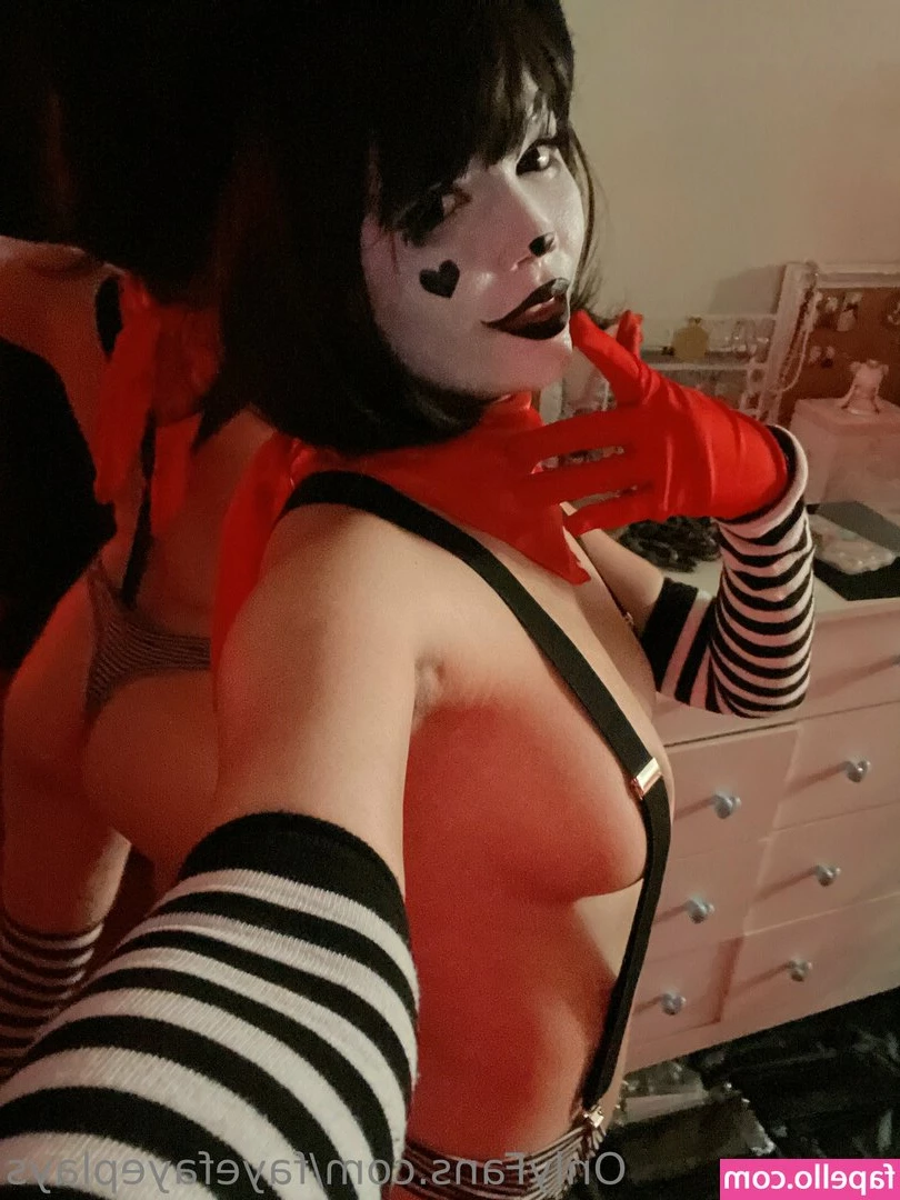 fayefayeplays - Si quieres esta sesión de sirvienta mandame mensaje por telegram