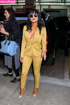 Christina Milian [ christina-milian ] - Played with my new toy finally! Honestly, I never owned toys before