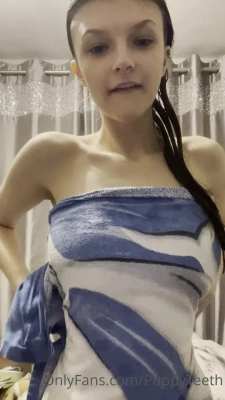  [ puppyteeth ] - Join me for shower time