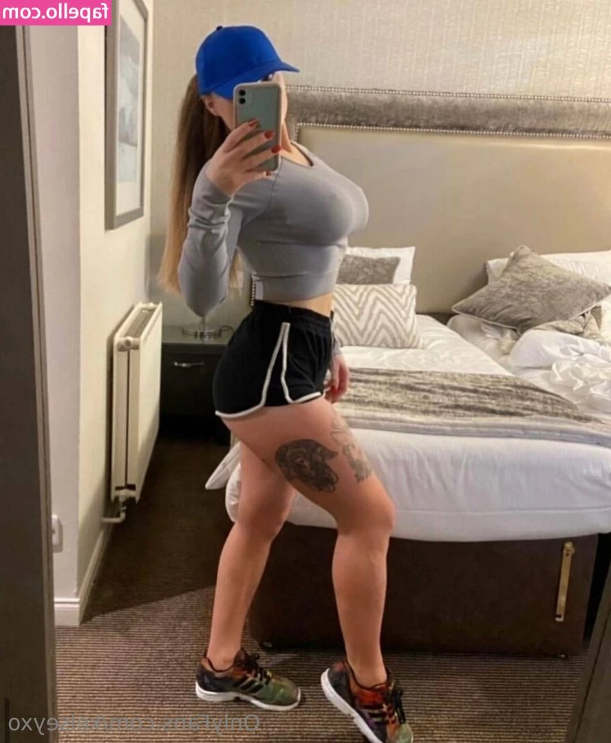 kelseyxo [ kelseyxo-14 ] - Stuffing my cheeks full