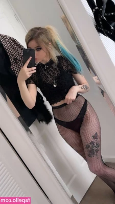 Whatsernamex - Can I get a headcount for whoever is here?!? 🥰 What kind of stuff