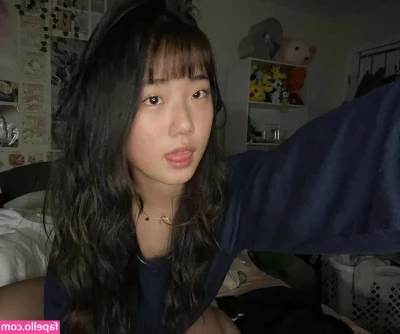 jinyasmr - Masturbation in the bathroom 🚿🛁 Lotion, ejaculation ,urine