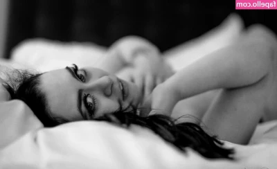 Rowina_offical [ rowina-offical ] - Would you kiss it