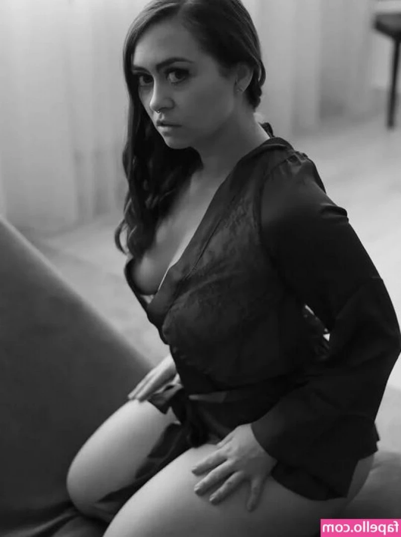 Rowina_offical [ rowina-offical ] - Toy play making me squirt  hear me moan   who wants it