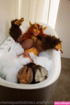 Bishoujomom [ bishoujomom-40 ] - I'm here now my darlings! <3 Come talk with this horny rubber maid