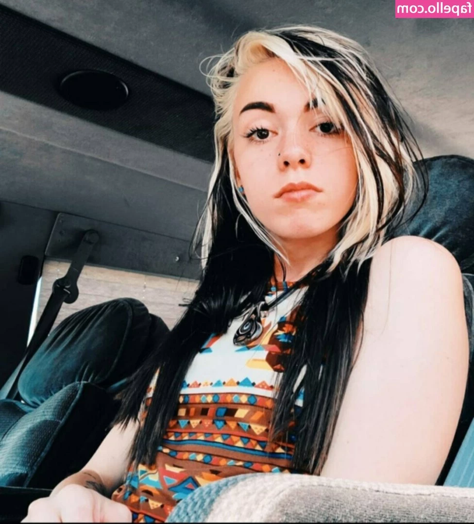 Kam Lacy [ kam-lacy ] - Y’all, I’m so horny today. Quick fuck in the staff changing room?