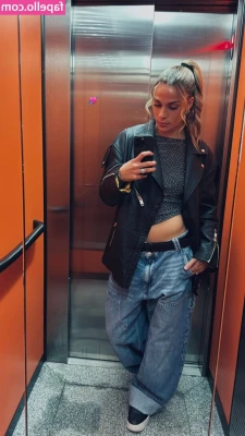 Giovana Queiroz Costa [ giovana-queiroz-costa ] - THERAPIST TAKES ADVANTAGE OF YOU 🧠🤓 You came in for your weekly