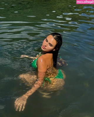 Kiana Stadler [ kiana-stadler ] - Show a little more love My love is red  And yours