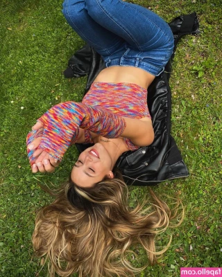 Kiana Stadler [ kiana-stadler ] - What you think of this picture?😉