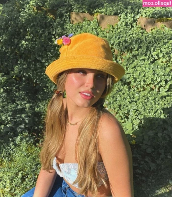 Kiana Stadler [ kiana-stadler ] - blue skies and sunny vibes only