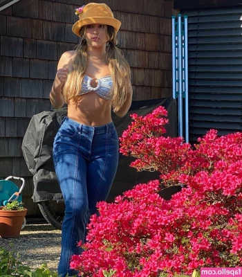 Kiana Stadler [ kiana-stadler ] - You could have walked away a thousand times  and yet  you stay  That