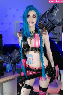 lana-starjuice - Check her out  https onlyfans com karmabunny