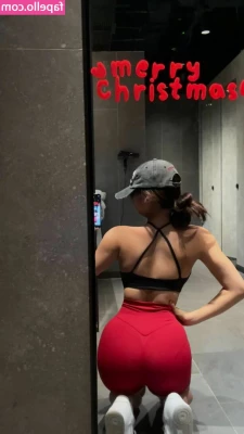 Jodie Cheng [ jodie-cheng ] - Lifting up my super Canadian pyjamas so you can put your face in these