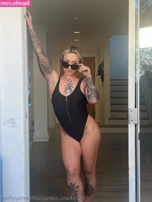 sophiamayyfree - These TITTIES are about to bust out of this cute little crop top