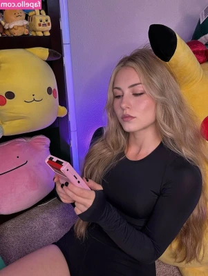 Nicki Taylor [ nicki-taylor ] - do you have something i can bounce on? 😋