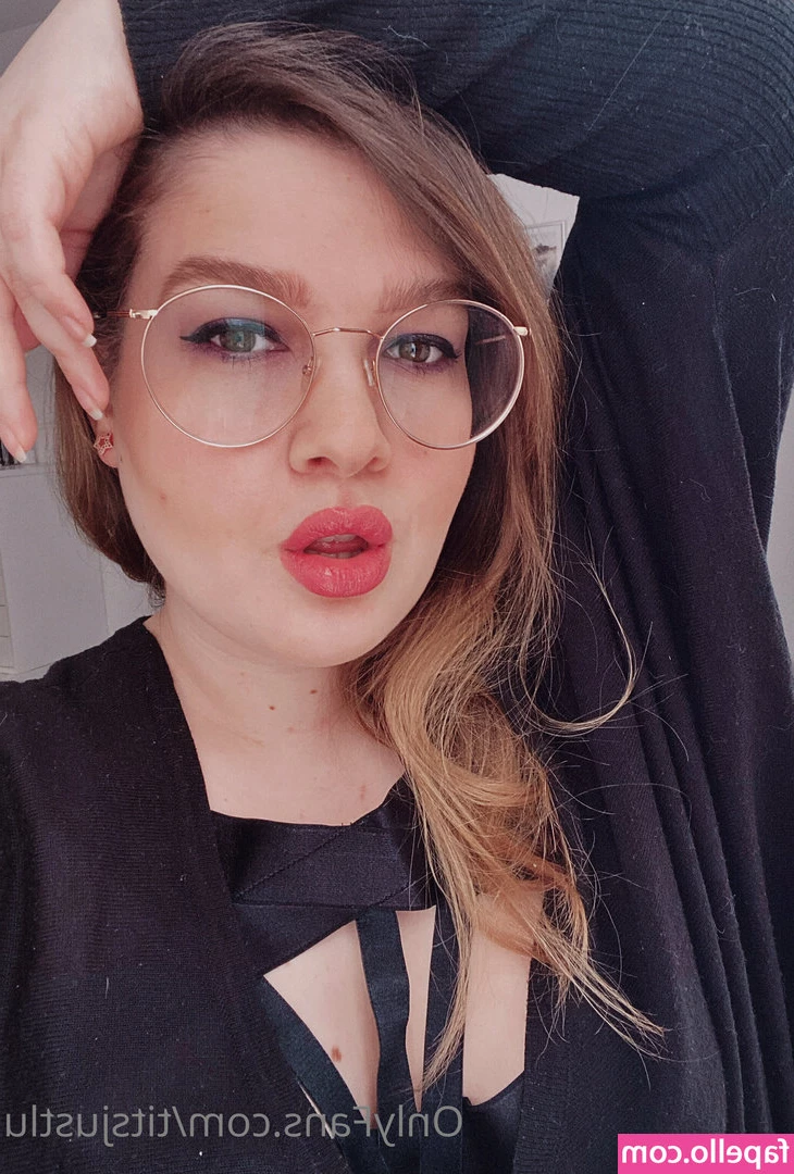 titsjustlu - Thank god it s Friday  I m ready for some cocktails      The laundry
