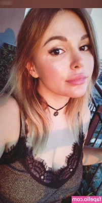 DonaSpock - Is that a nipple popping out     Pics