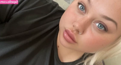 Jaymeeonly - Happy humpday. 😋🥰