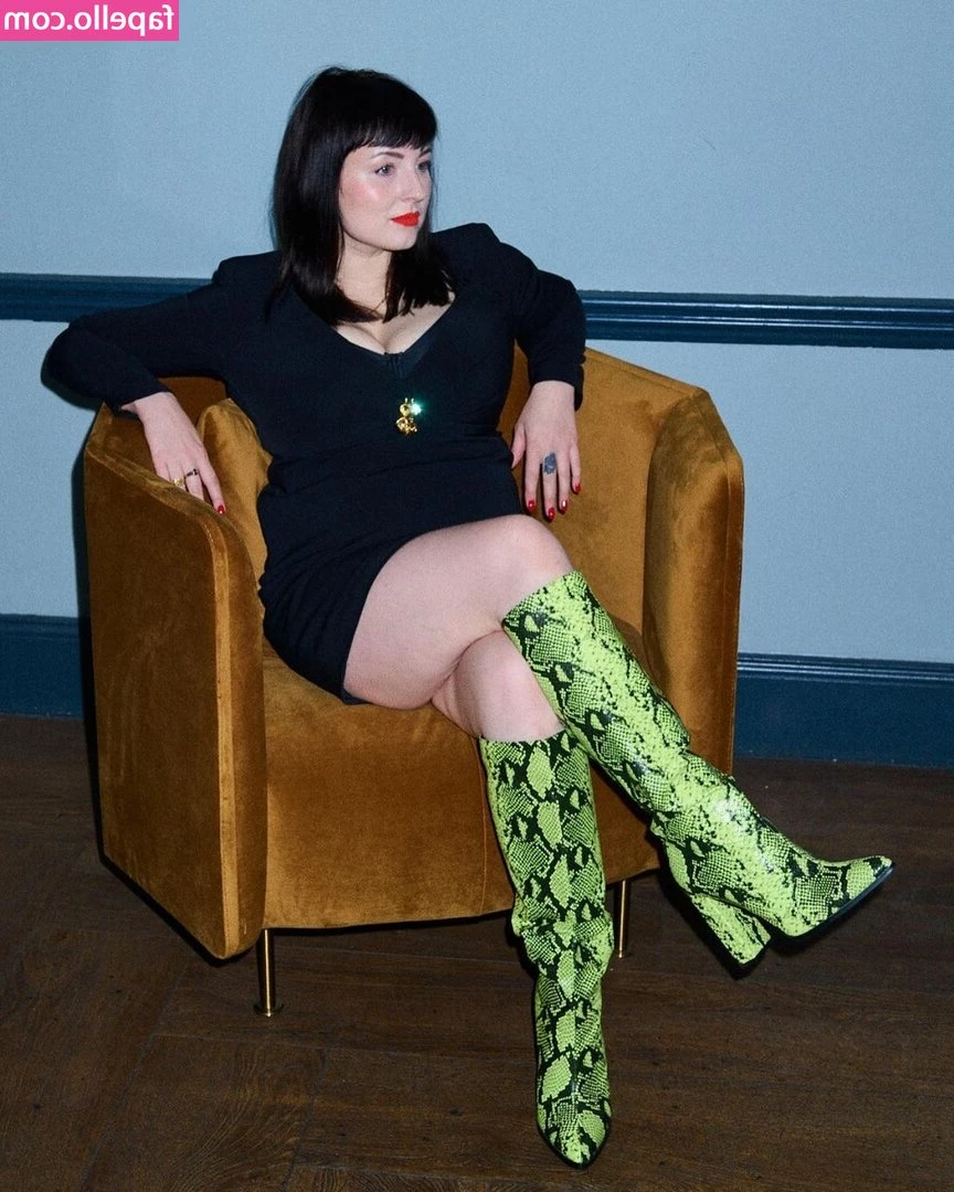 Toyah Diebel [ toyah-diebel ] - Prepping some things for my Valentine s Day content