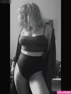 Frau Kopf [ frau-kopf ] - You remember my favorite is butts... Here's a cute one for you