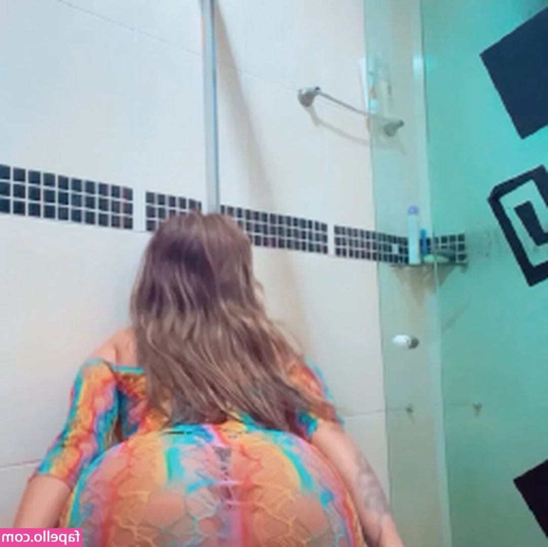 Paola Marin [ paola-marin ] - Desbloquea este video si queres ver como me esposan y me dan