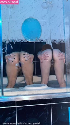 Paola Marin [ paola-marin ] - cheeky cheek spread 😜