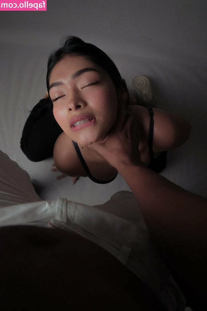 Caroline Escobar [ caroline-escobar ] - Taking off red parties with feet only  lt 3