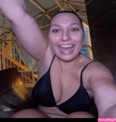 Lucy Lacht [ lucy-lacht ] - These underwear get me going