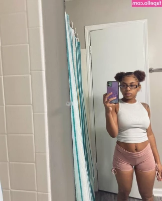 Queen.mya Tinymya [ queen-mya-tinymya ] - Cum stay with me for a while