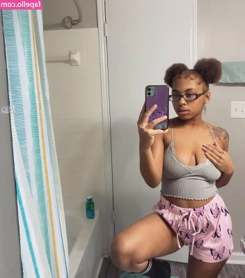 Queen.mya Tinymya [ queen-mya-tinymya ] - I am shaven!  I do need some help getting the stuff that's right by