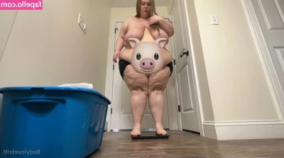 bodylovebritt2 - Ask Me Anything?! (What is your age)
